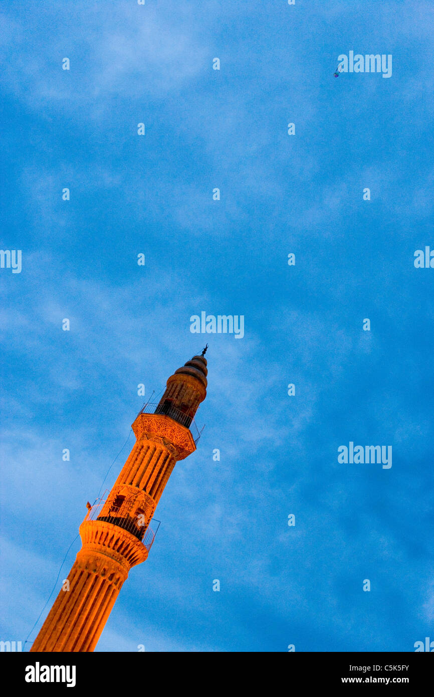 Il minareto della vecchia moschea in Mardin, Turchia Foto Stock