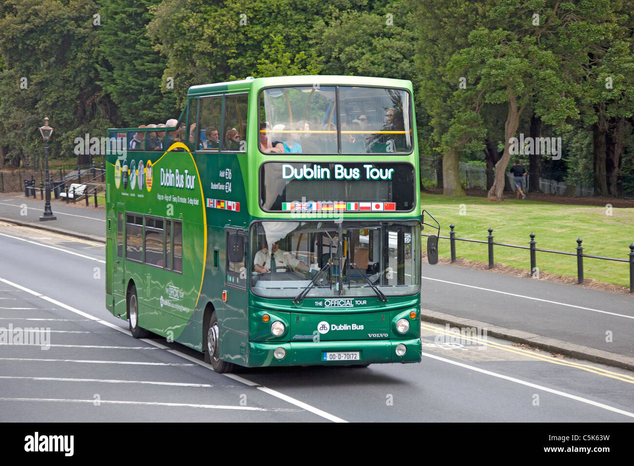 Aperta superiormente, double-decker Dublin Bus Tour Bus nel Phoenix Park, Dublin, Repubblica di Irlanda Foto Stock