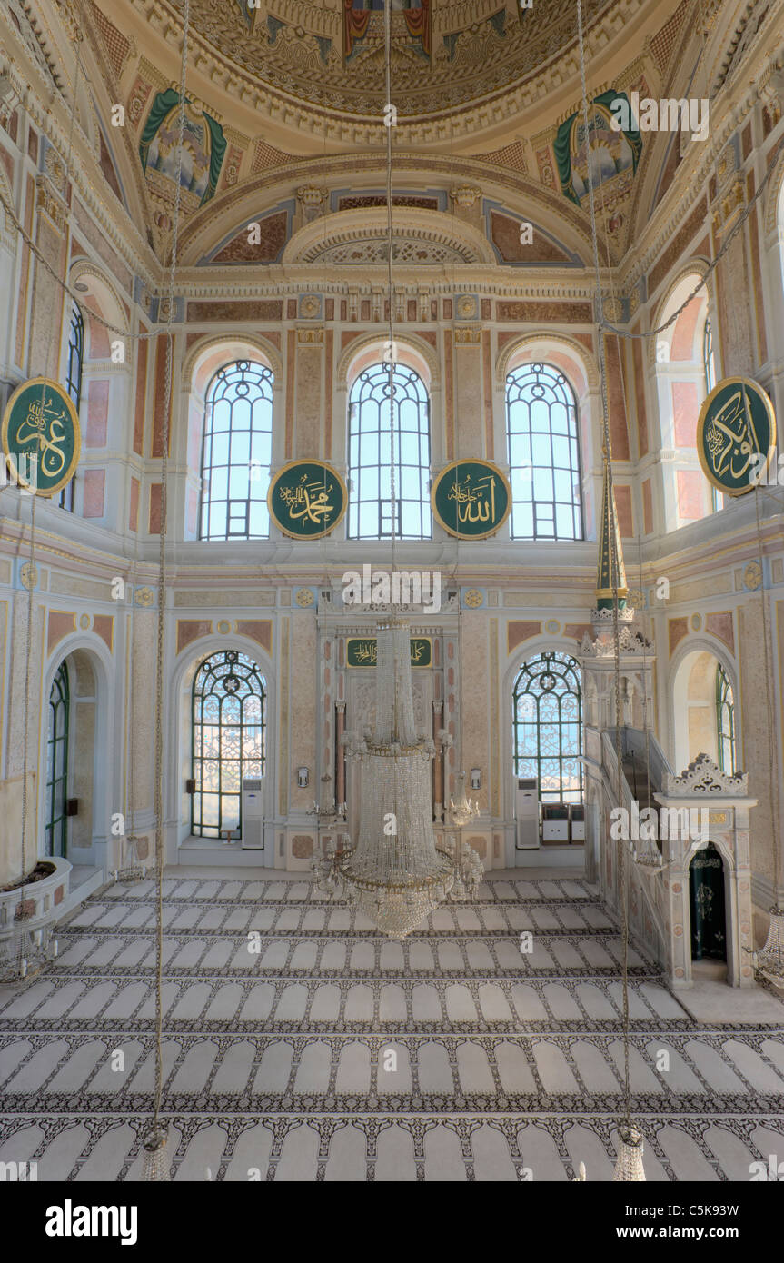 All'interno dell'Buyuk Mecidiye Camii in Ortakoy sul Bosforo, Istanbul - 2010 Capitale Europea della Cultura - Turchia Foto Stock