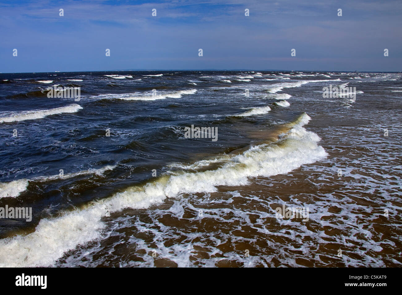 Le onde a mare durante la tempesta, Germania Foto Stock
