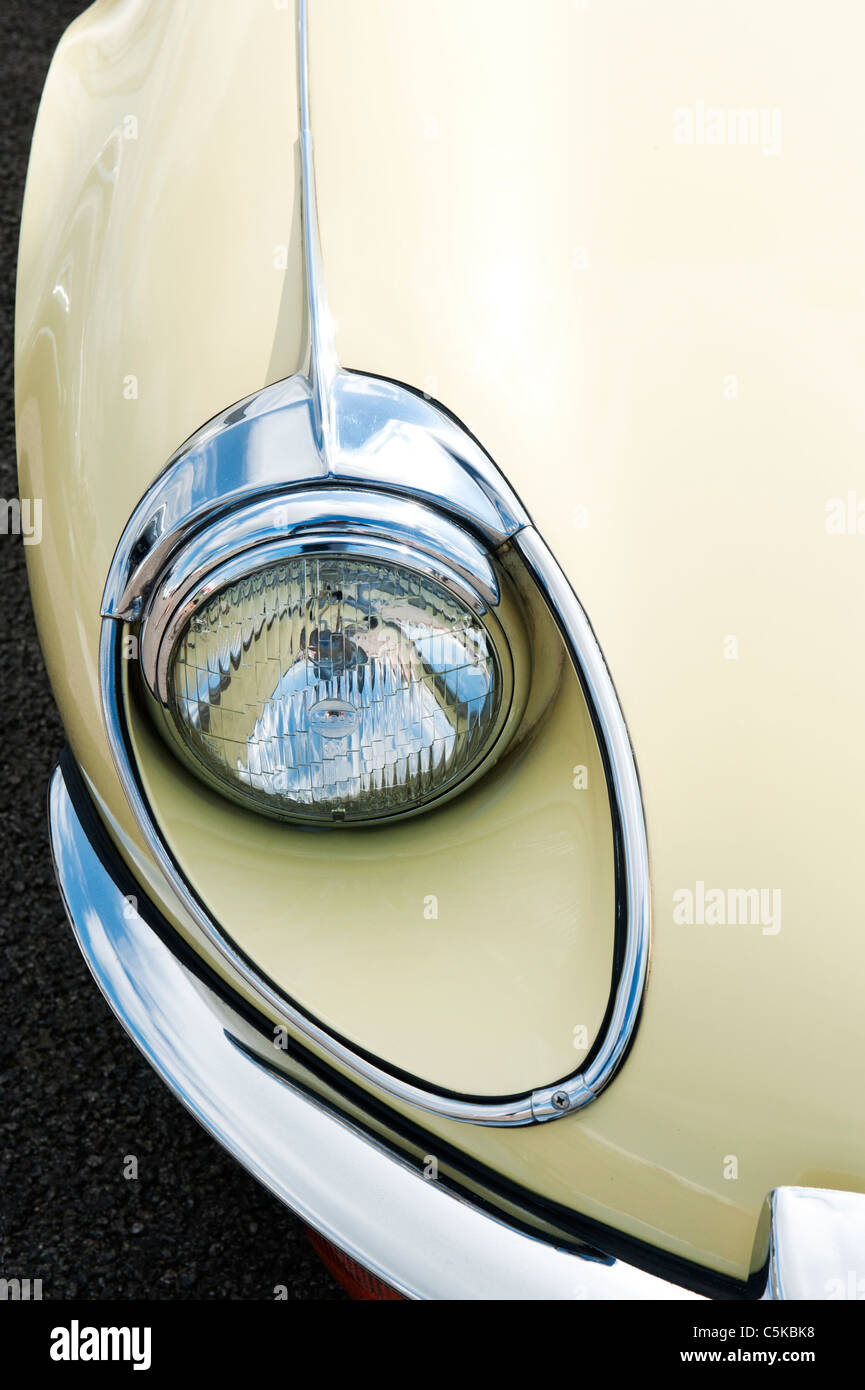 Tipo E V12 Jaguar proiettore front end. Classic British Auto sportiva Foto Stock
