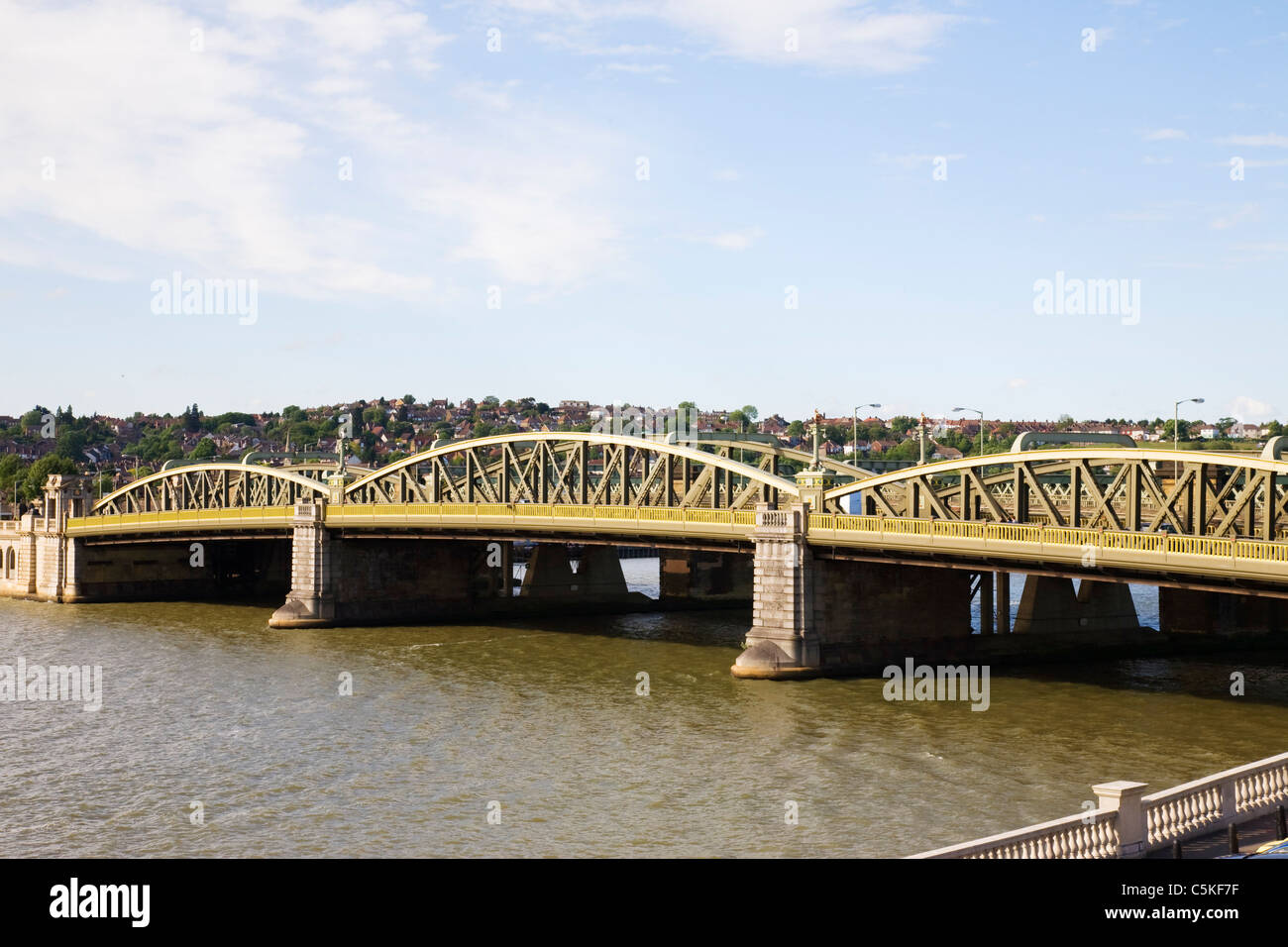 Rochester ponte che attraversa il Medway, Rochester, Kent, Inghilterra. Foto Stock