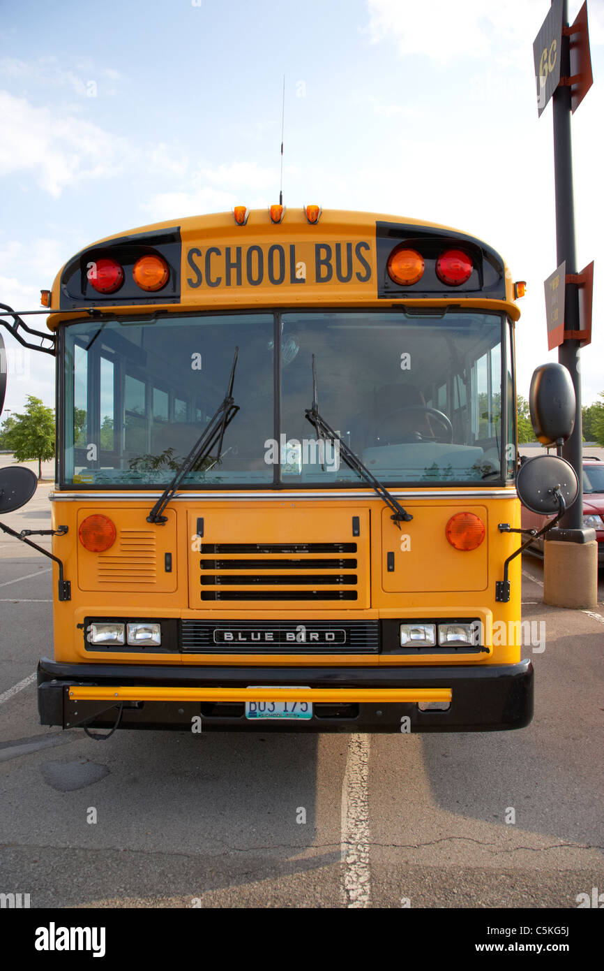 Parte anteriore del giallo american bluebird scuola bus in Nashville Tennessee usa Foto Stock