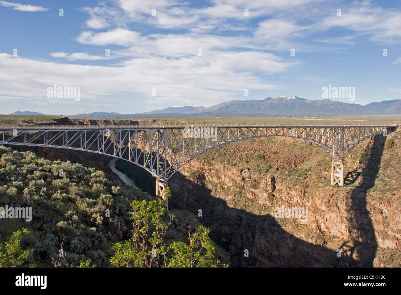 Ponte sul fiume Rio Grande, Taos County, Nuovo Messico Foto Stock