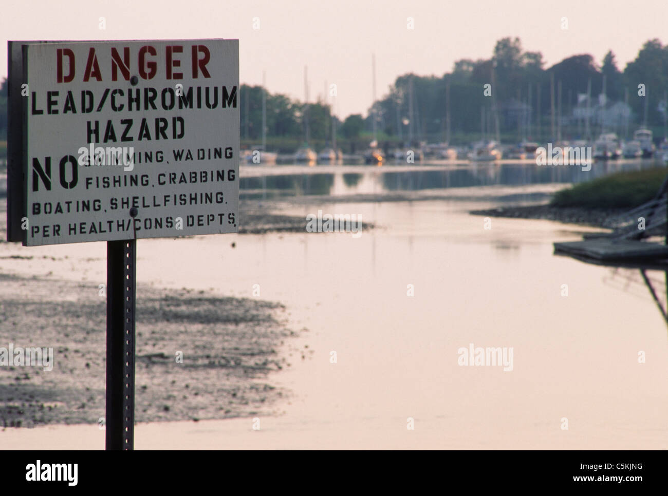 Segnaletica di pericolo, avvelenata estuario, CT Foto Stock