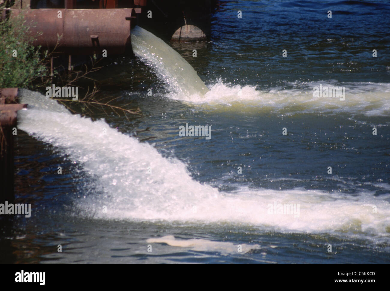 L'acqua dai tubi, NY Foto Stock