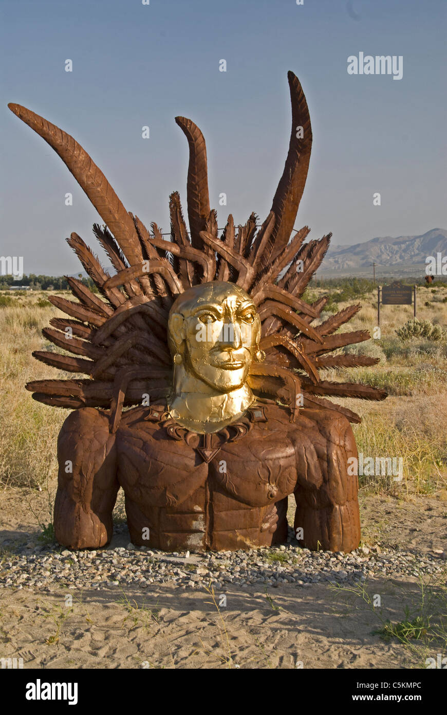 Capo Testa di un free-standing acciaio saldato scultura in La Borrego Valley, California Foto Stock