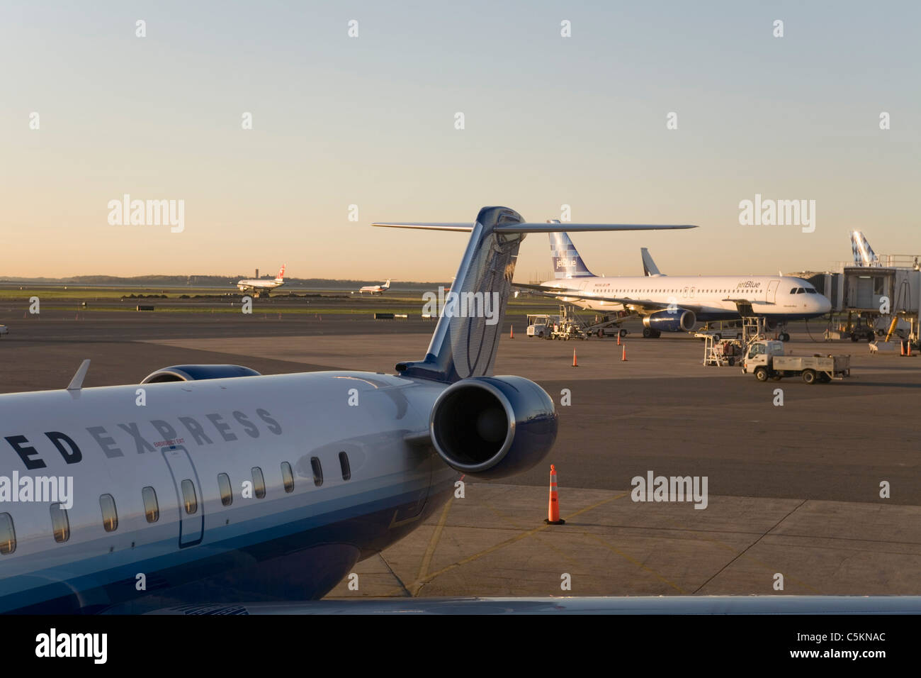 Aereo da sala di attesa nella luce del mattino, Newark, NJ Foto Stock