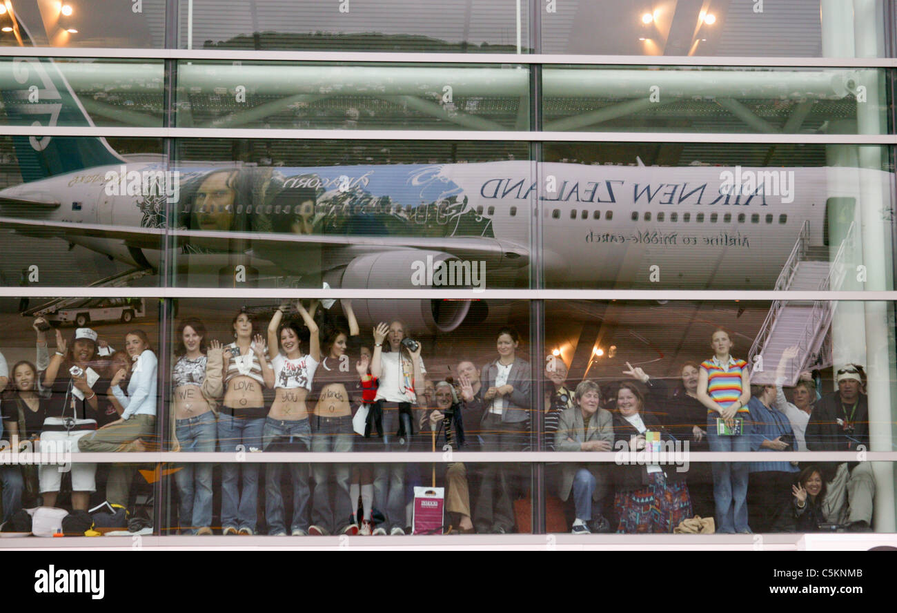 Ventole nella finestra di terminal dell aeroporto di Wellington in attesa per le stelle del Signore degli Anelli film, Foto Stock