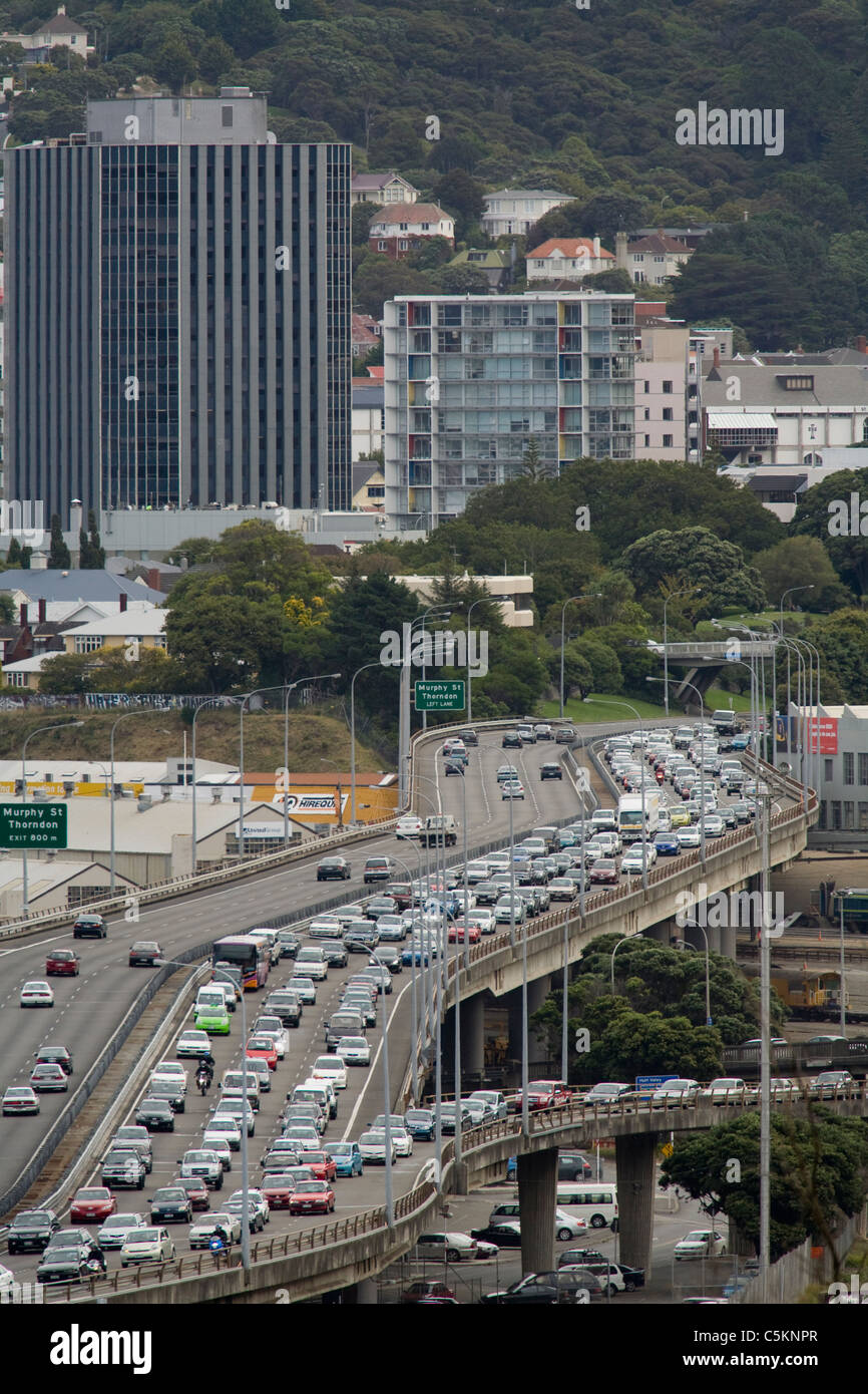 Sezione in alzata di Wellington autostrada urbana in sera Rush Hour, Thorndon, Wellington, Nuova Zelanda Foto Stock