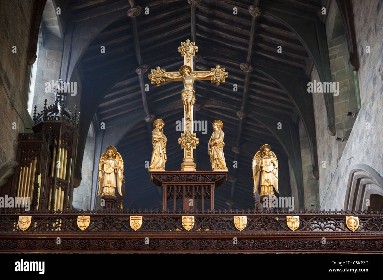 Gruppo della crocifissione sulla parte superiore della schermata di rood, Cattedrale di Newcastle, Newcastle upon Tyne, Tyne and Wear, England, Regno Unito Foto Stock