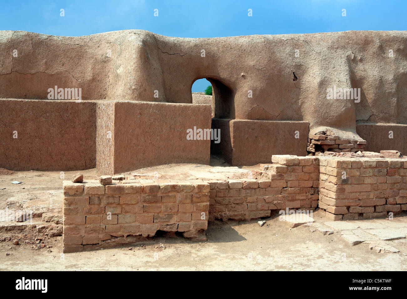 Ziqqurat Elamite (XIII secolo BC), il Sito Patrimonio Mondiale dell'UNESCO, Chogha Zanbil (Tchogha Zanbil), provincia Khuzestan, Iran Foto Stock