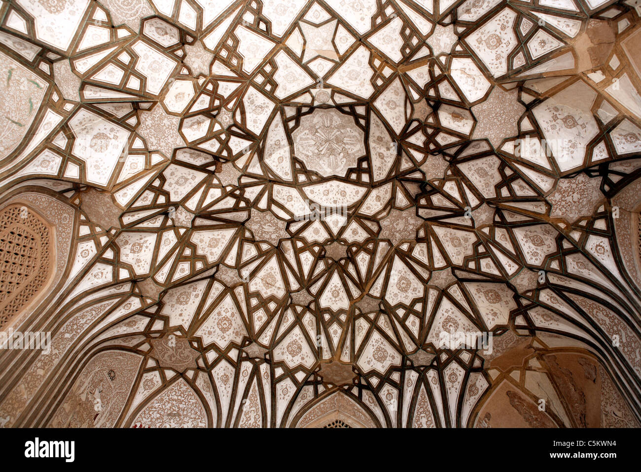 Pitture Murali in tecnica sgraffito (1560-1580), Nain, provincia di Isfahan, Iran Foto Stock