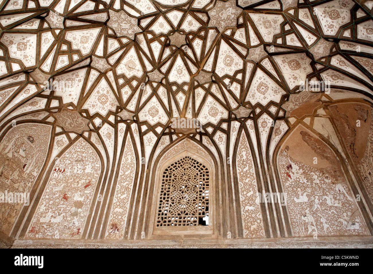 Pitture Murali in tecnica sgraffito (1560-1580), Nain, provincia di Isfahan, Iran Foto Stock
