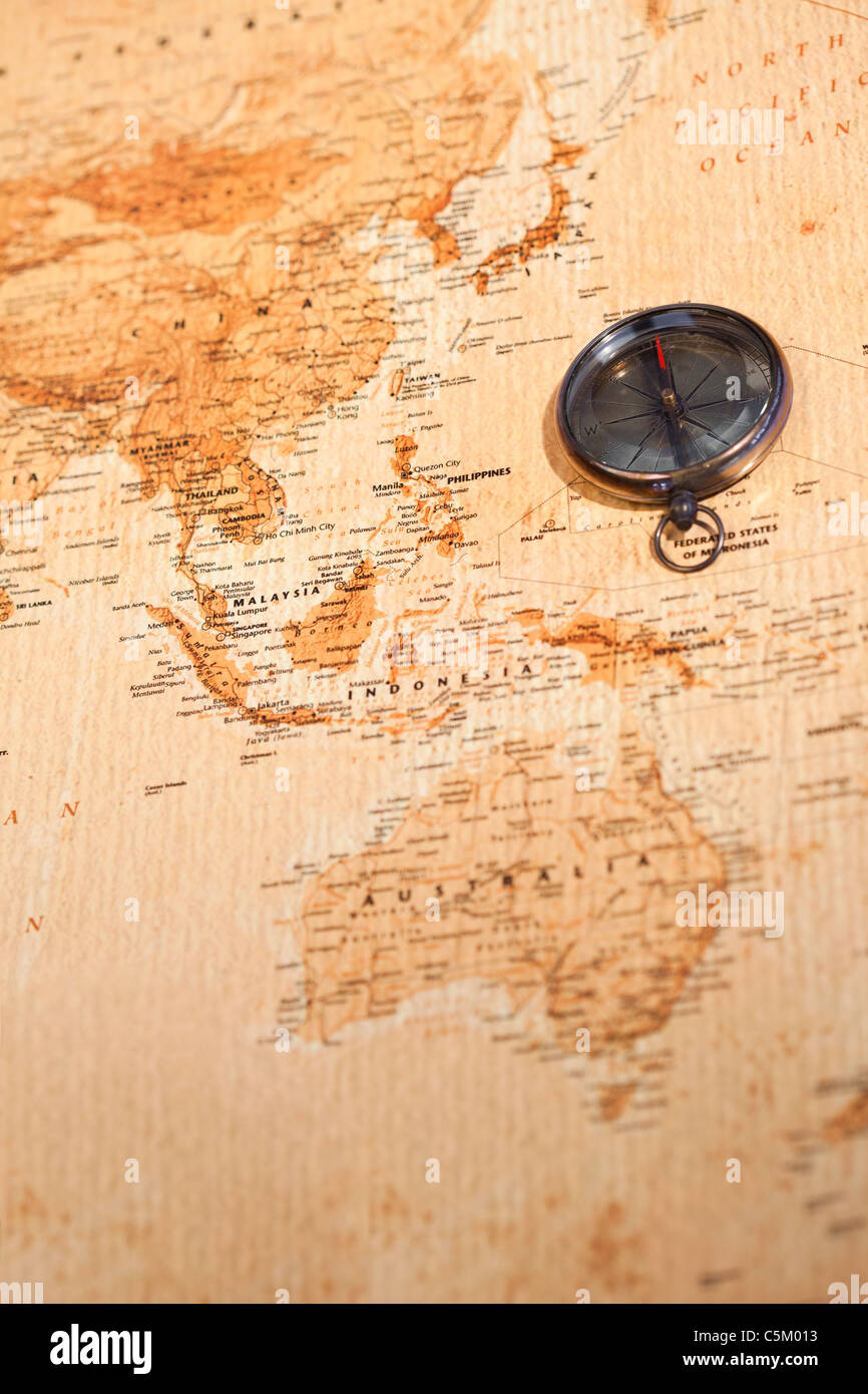 Mappa del mondo con la bussola che mostra in Oceania ed Estremo Oriente Foto Stock