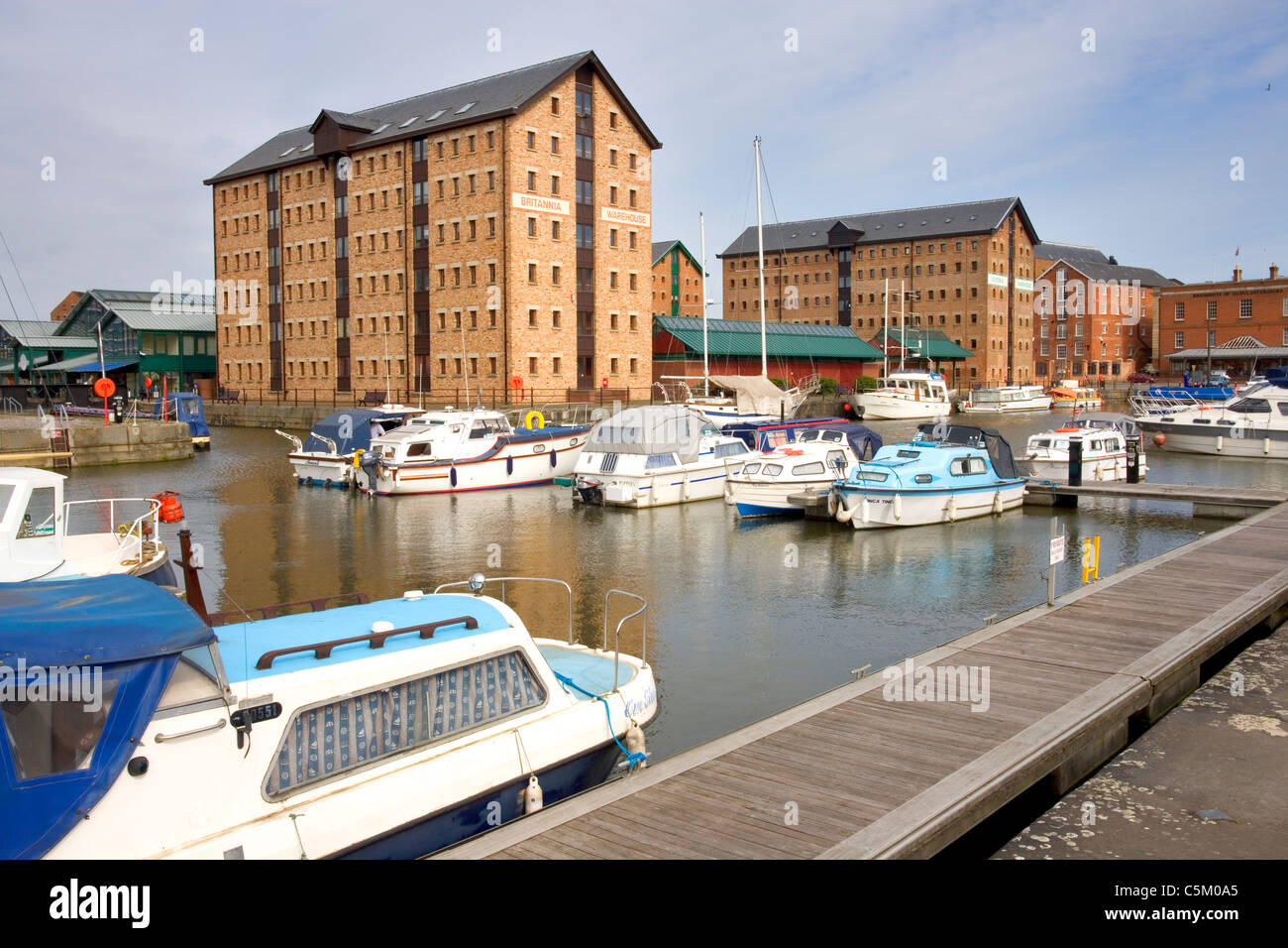 Marina e modernizzato i depositi in ex docks, Gloucester, Gloucestershire, Severn Vale, England, Regno Unito, Europa Foto Stock