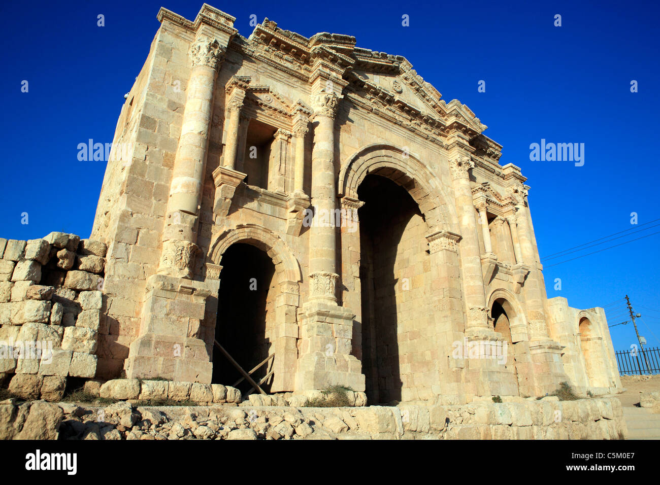 L'Arco di Adriano, antica Gerasa, sito Patrimonio Mondiale dell'UNESCO, Jerash, Giordania Foto Stock