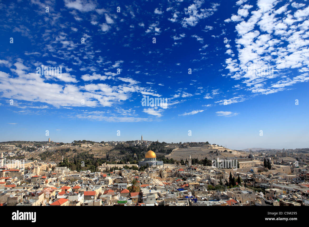Vista della città vecchia da Redemeer campanile della chiesa di Gerusalemme, Israele Foto Stock