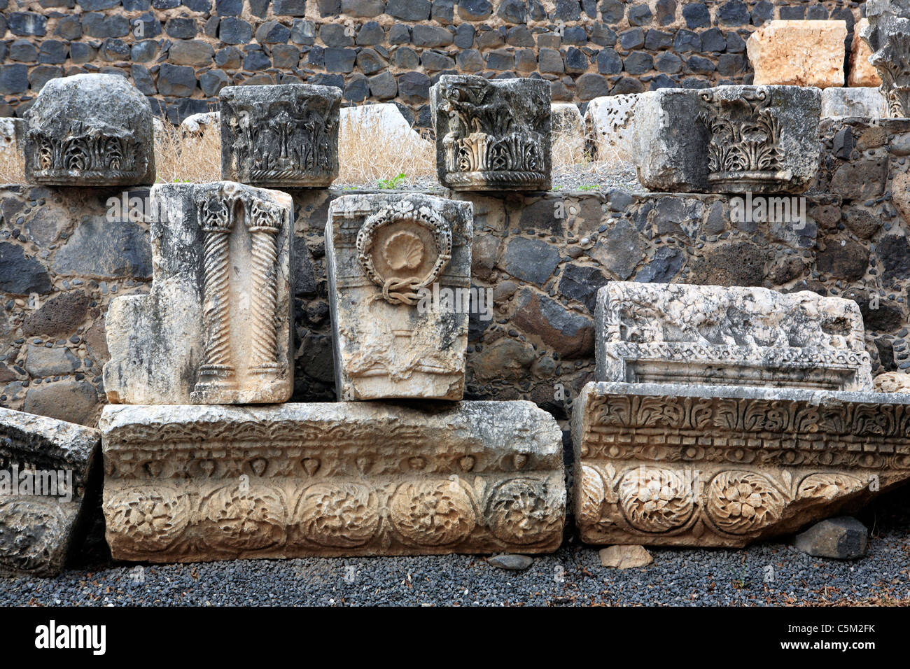 Rovine della sinagoga (4th-5secolo), Capernaum, Israele Foto Stock