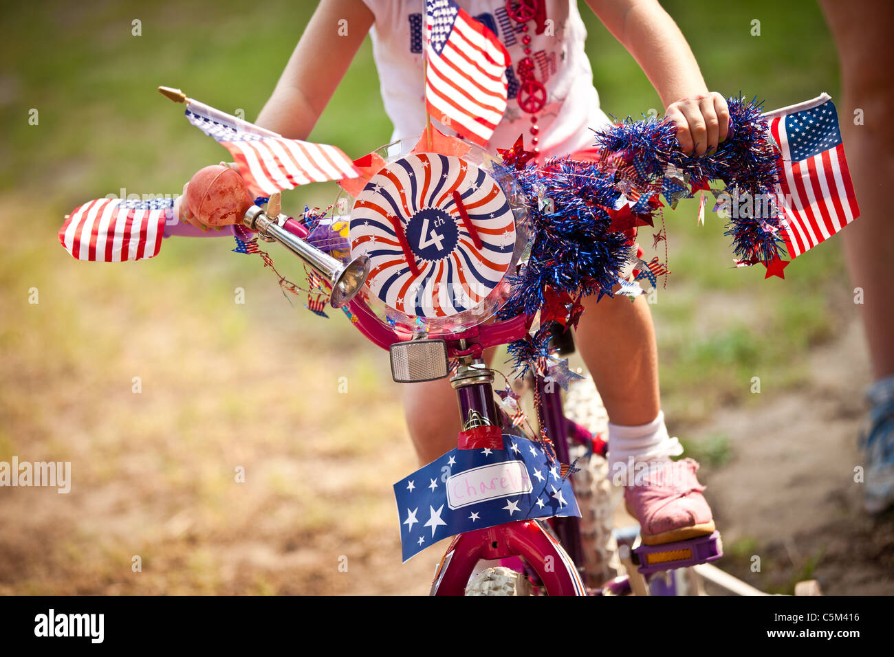 Una bicicletta decorate in temi patriottico durante l'I'sulla comunità 4 di luglio parade. Foto Stock
