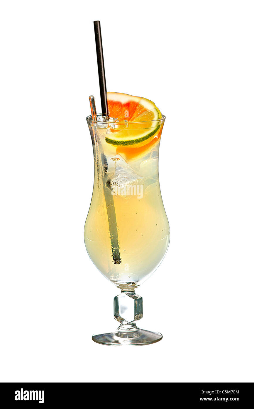 Il freddo agrumi freschi drink su sfondo bianco Foto Stock