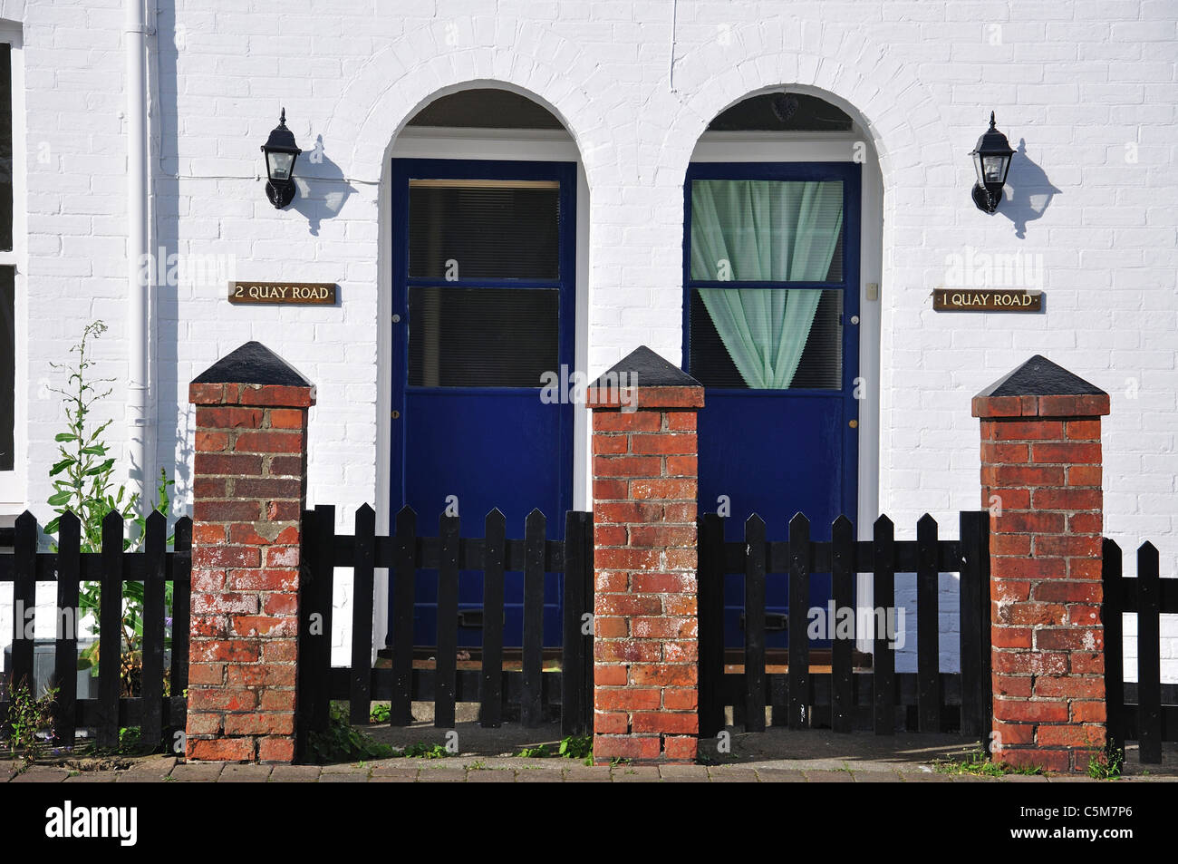 Periodo case a Lymington Quay, Lymington, nuovo Distretto Forestale, Hampshire, Inghilterra, Regno Unito Foto Stock