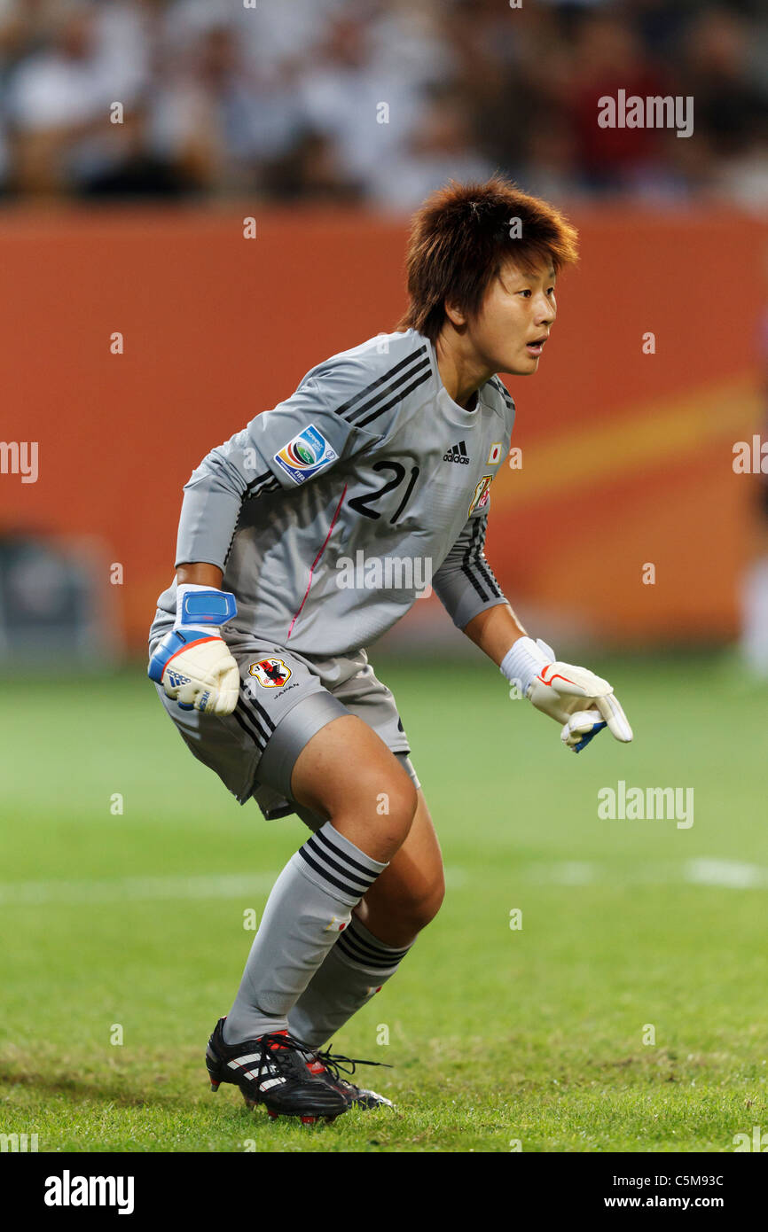 In Giappone il portiere Ayumi Kaihori in azione durante una 2011 FIFA Coppa del Mondo Donne quarterfinal partita di calcio contro la Germania. Foto Stock