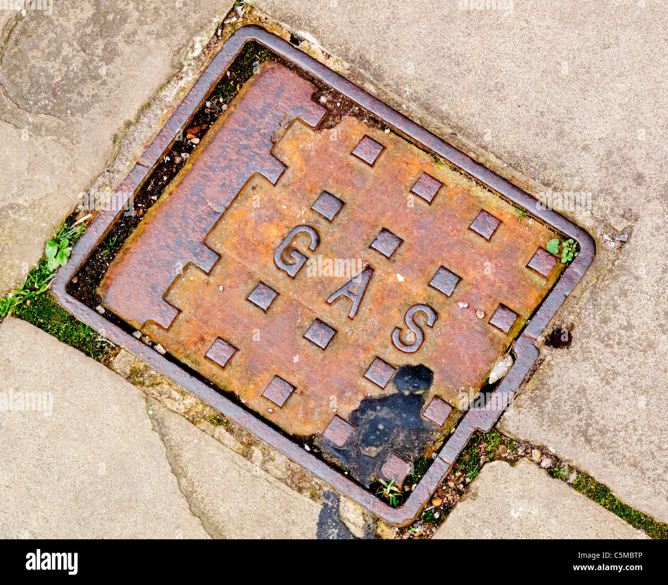 Gas foro di ispezione su un marciapiede in UK usata per disattivare la fornitura di gas ai locali da strada Foto Stock