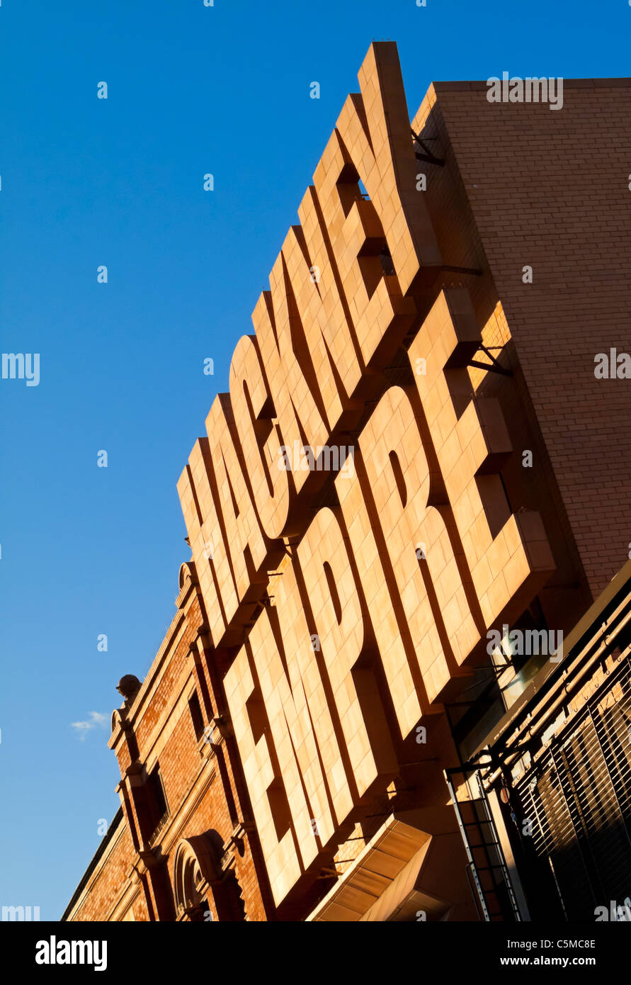 Vista del 2004 ristrutturato parte dell'Hackney Empire Theatre di East London REGNO UNITO costruito nel 1901 dall'architetto Frank Matcham Foto Stock