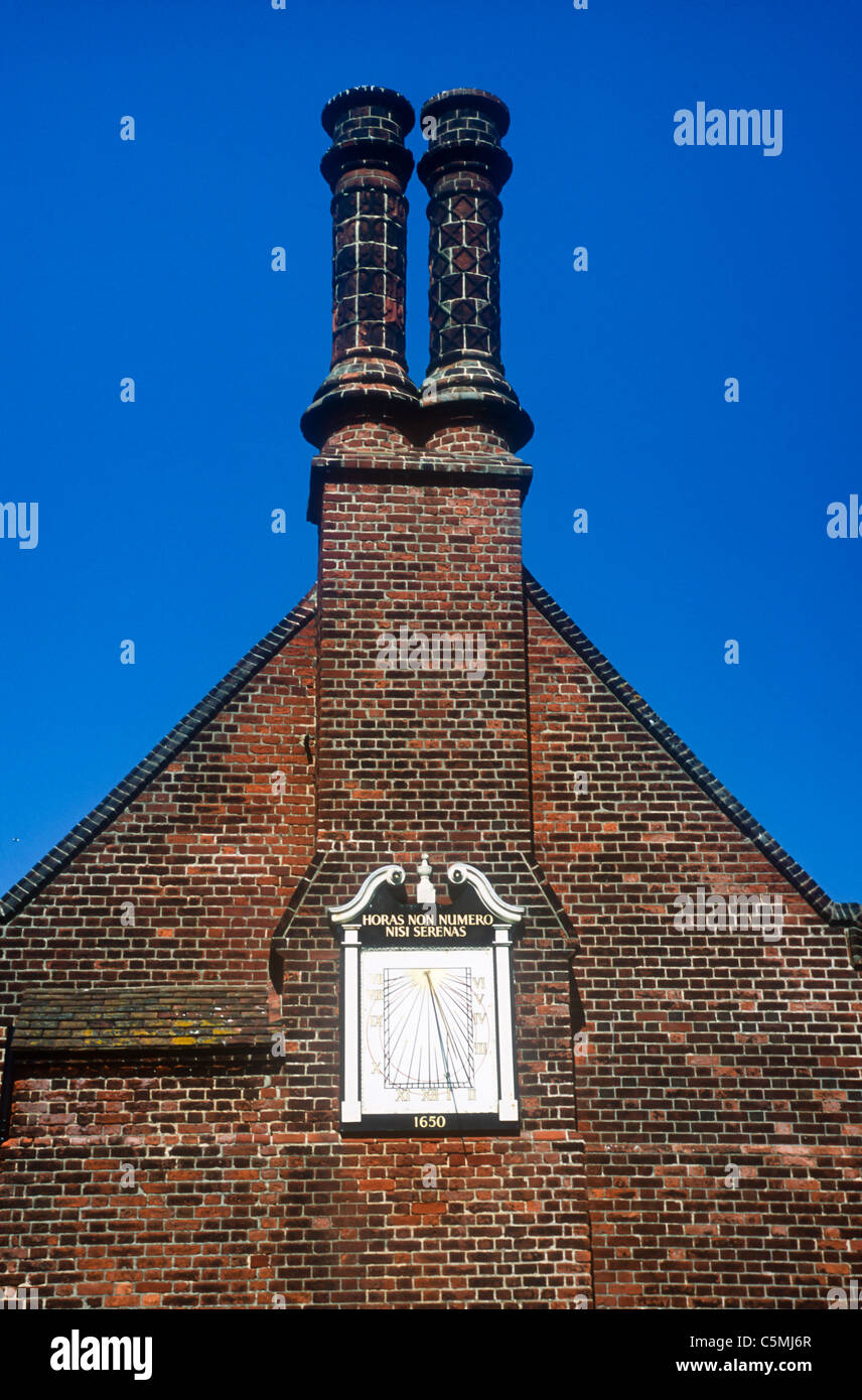 Tudor ciminiere e solare, discutibile Hall, Aldeburgh, Suffolk Foto Stock