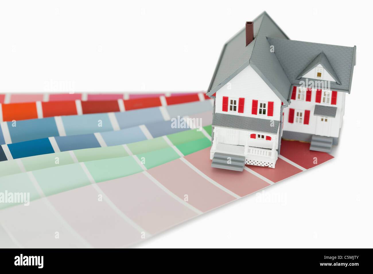 Un maniature house e un grafico a colori Foto Stock