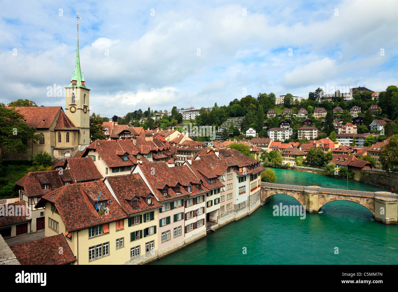Ponte sul fiume Aare e colorate case di città in città vecchia bernese district, Svizzera Foto Stock