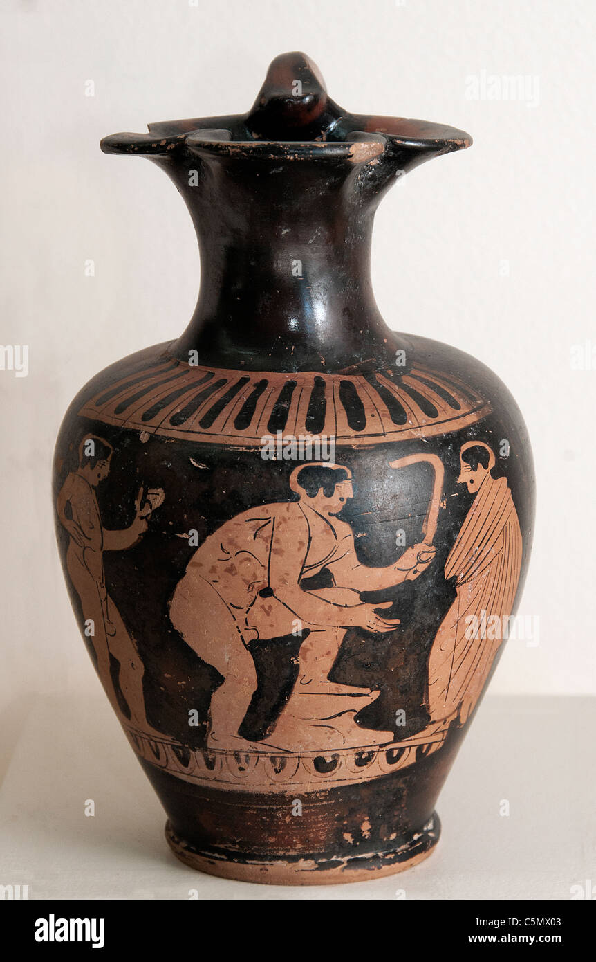 Periodo classico V sec. a.c. bere il vino Greco di coppa in ceramica Grecia creta cotta al forno Foto Stock