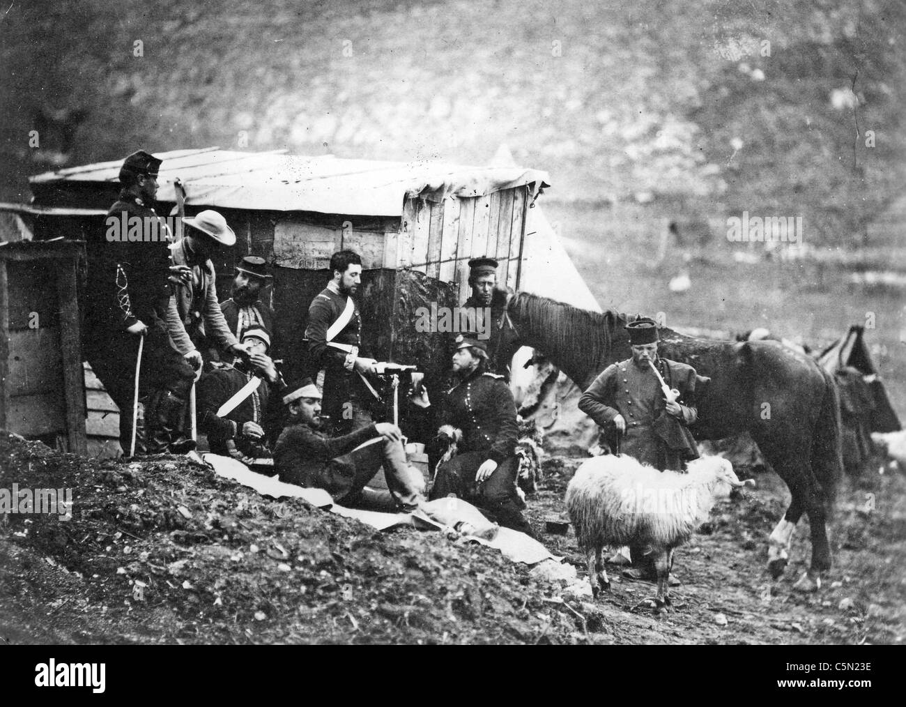 Guerra di Crimea (1853-1856) unidentified gruppo di soldati alleati. Foto Roger Fenton Foto Stock