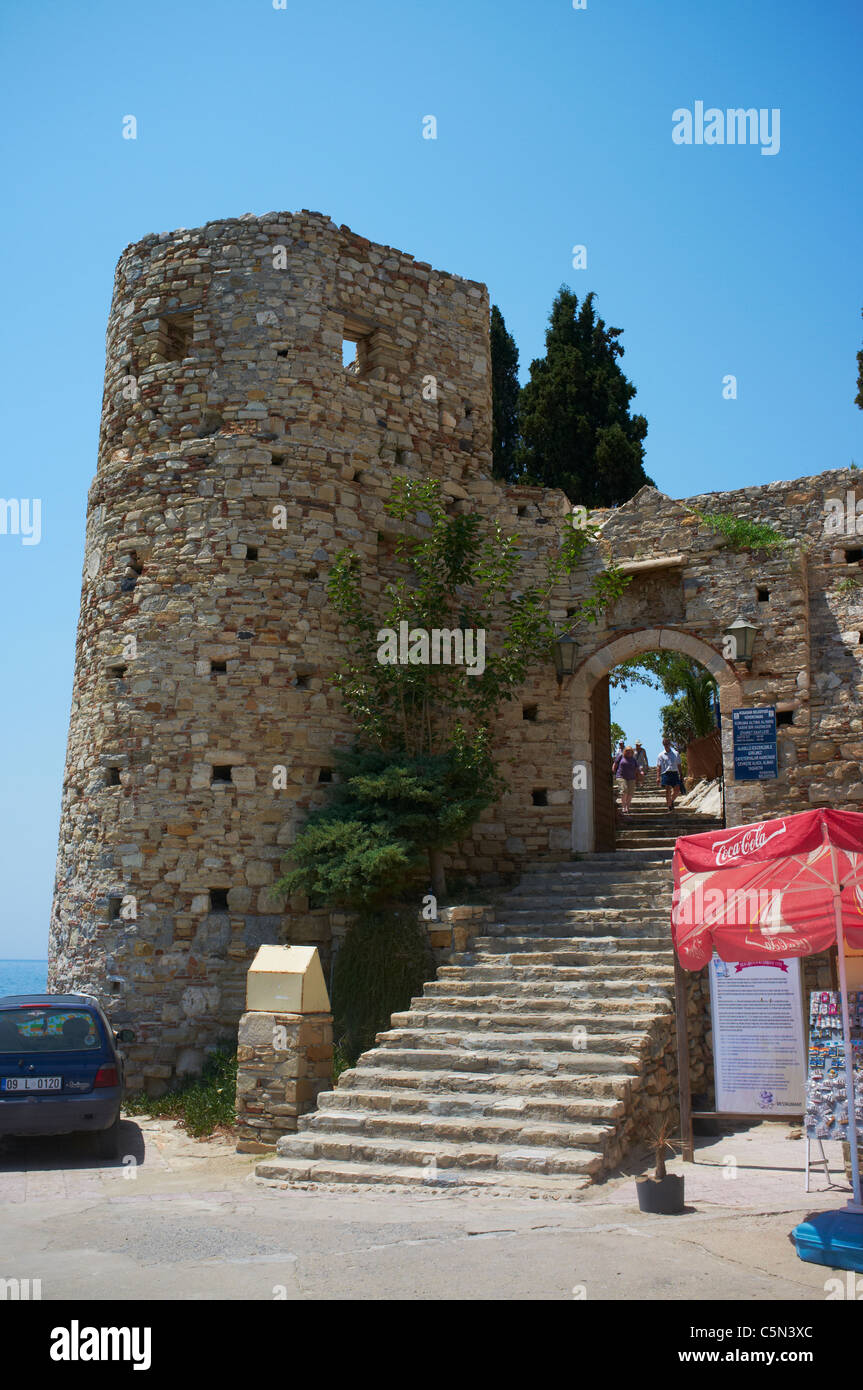 La fortezza sull isola Guvercin noto anche come Pigeon Island e Bird Island Kusadasi Turchia Foto Stock