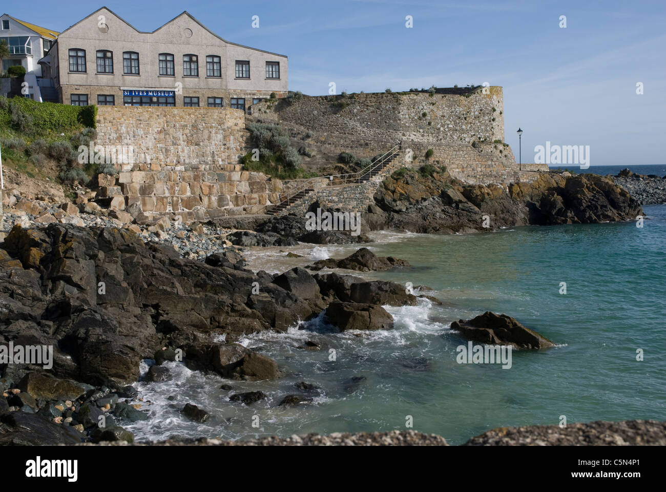 Alta Marea sulla spiaggia di St Ives Cornwall Regno Unito Foto Stock