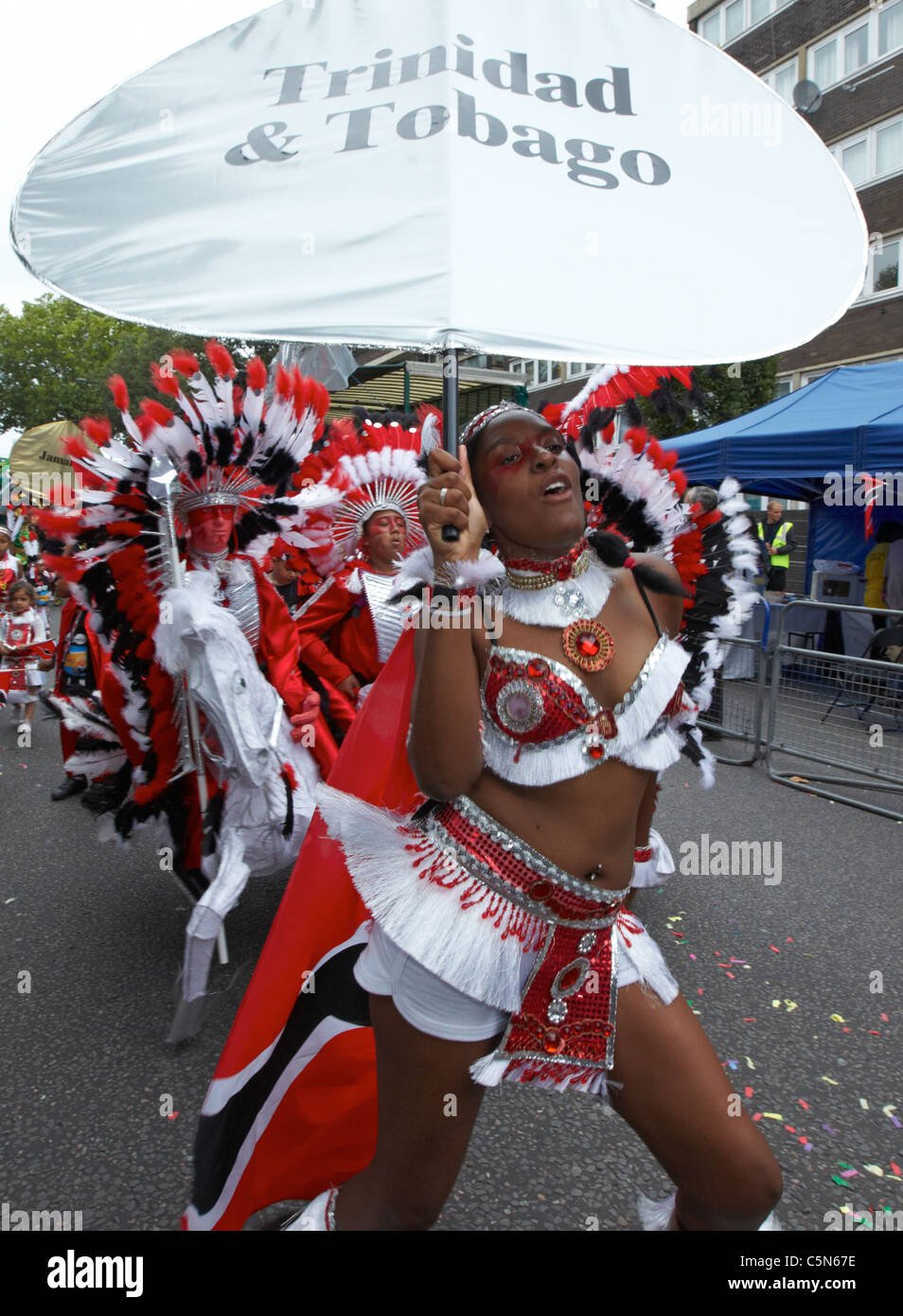 West Indian persone in costumi di carnevale carnevale di Notting Hill Londra REGNO UNITO Foto Stock