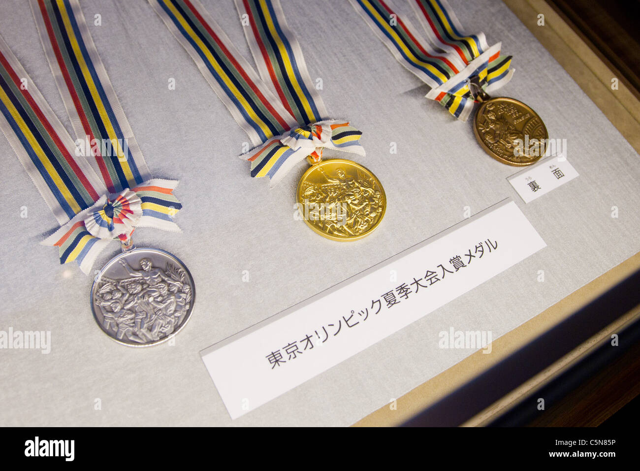 Le medaglie per Tokyo Olimpiadi : la storia delle Olimpiadi in Giappone. in Giappone menta in Osaka. Foto Stock