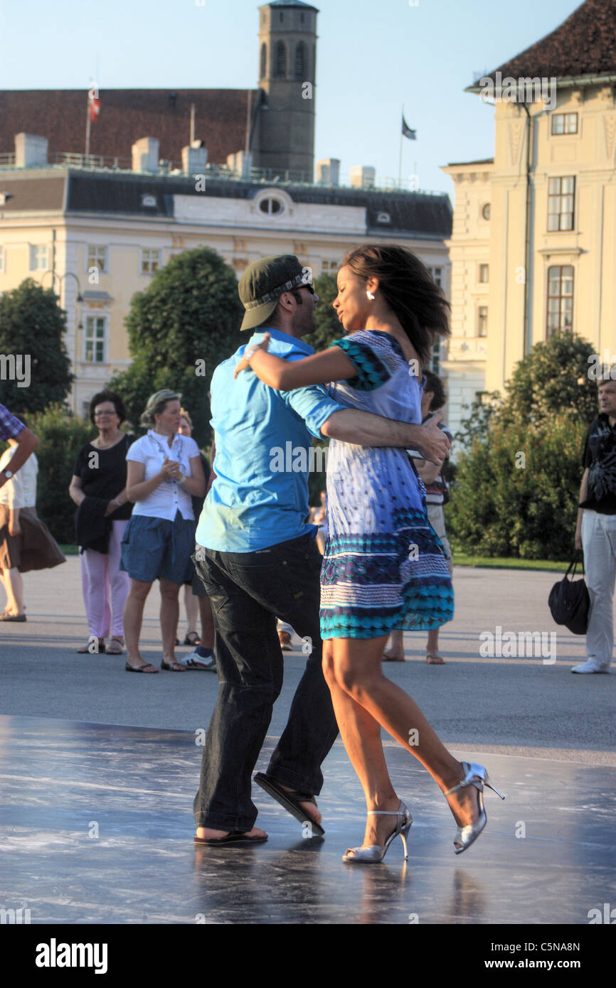 Tango Argentino milonga street dancing a Vienna, in Austria Foto Stock