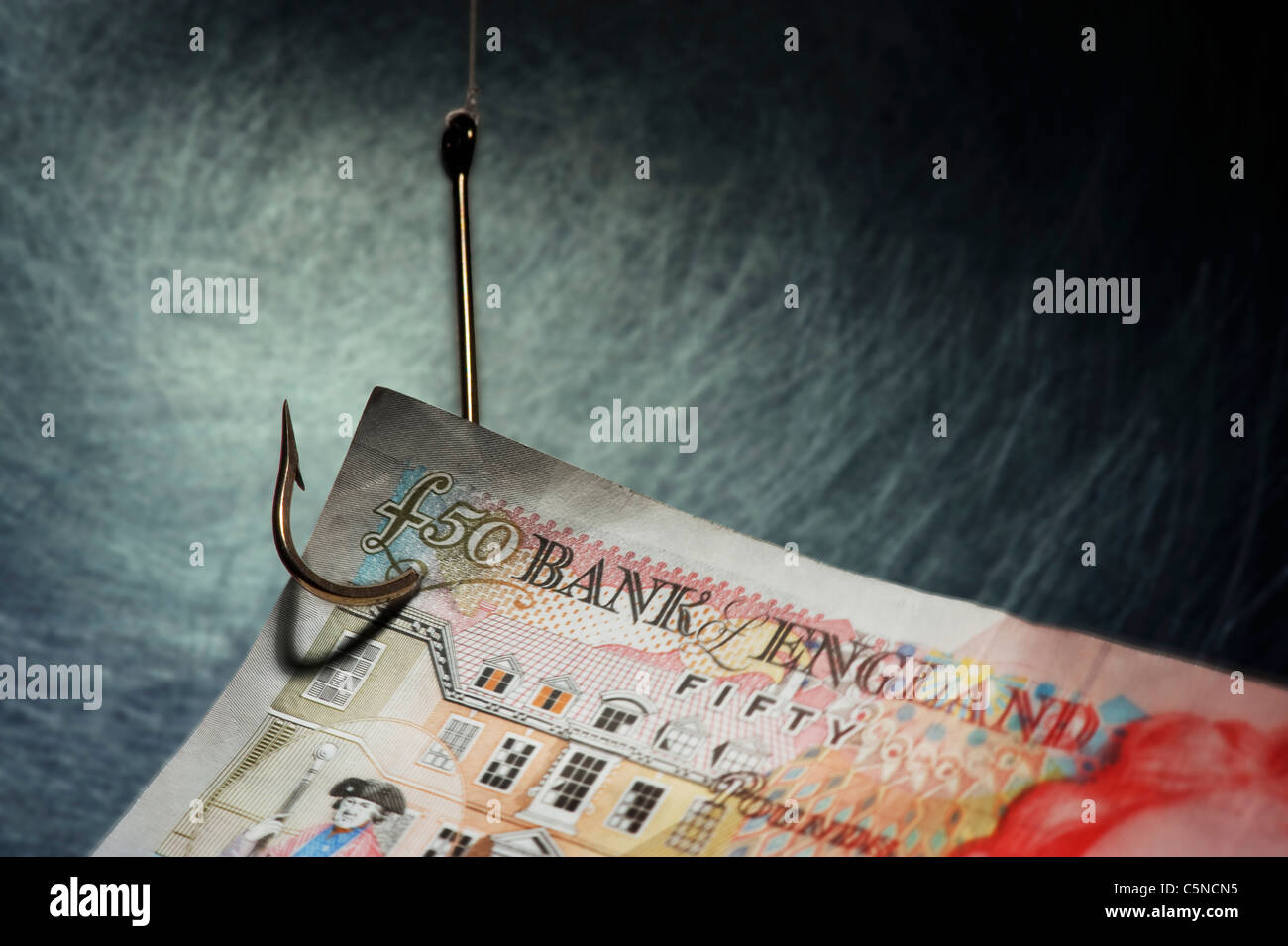 Una cinquantina di pound nota su un amo da pesca Foto Stock