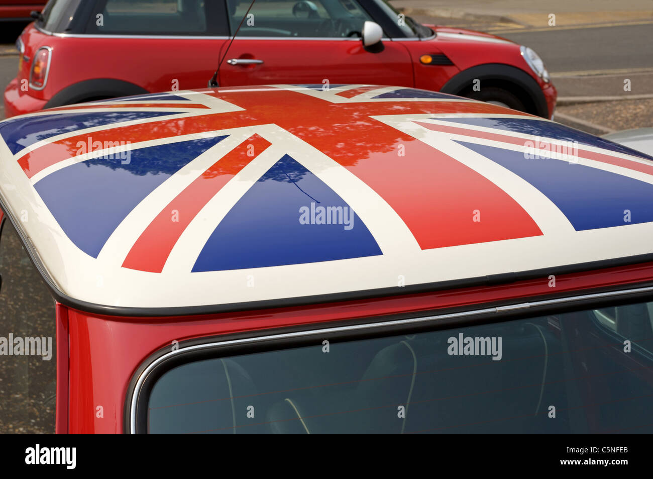 Il nuovo e il vecchio Mini automobili Foto Stock