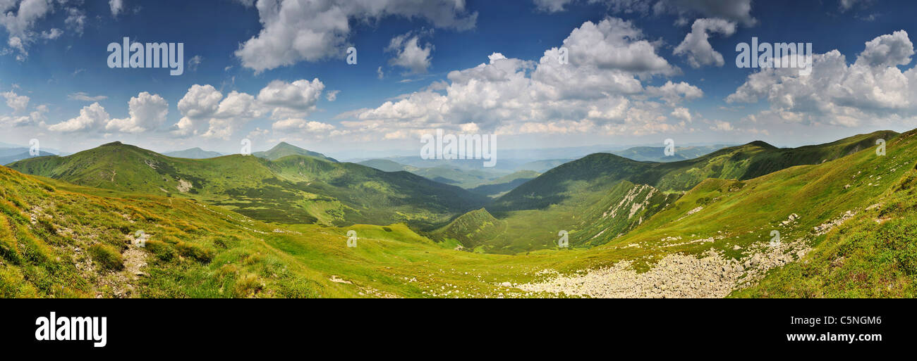 Ucraino più alti crinali di montagna panorama. Chornogora Foto Stock