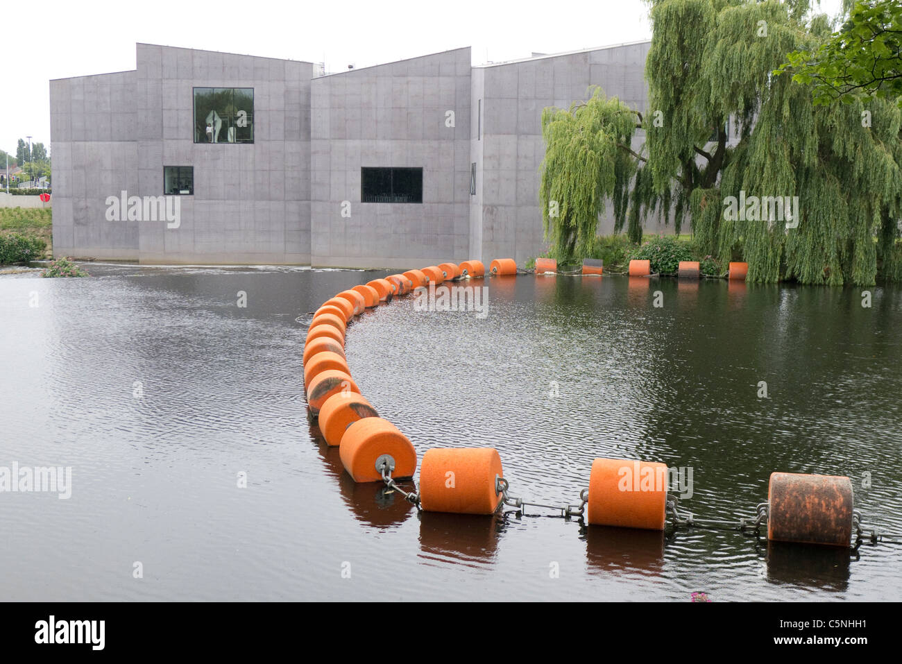 La Hepworth Wakefield attraverso il fiume Calder a Wakefield, West Yorkshire, Inghilterra, Regno Unito Foto Stock