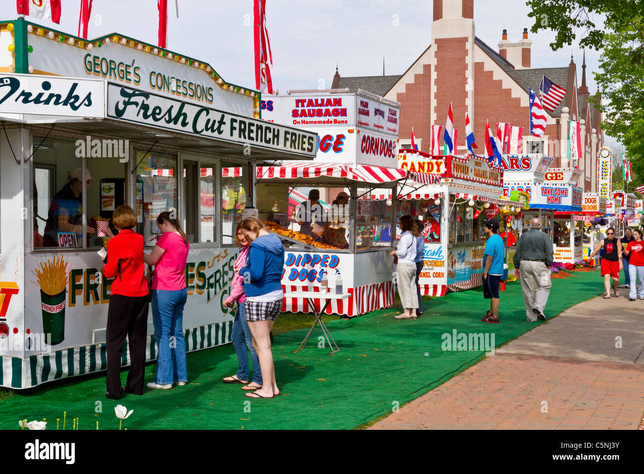 Un punto di ristoro all'aperto stand presso il Tulip Time Festival in Olanda, Michigan, Stati Uniti d'America. Foto Stock