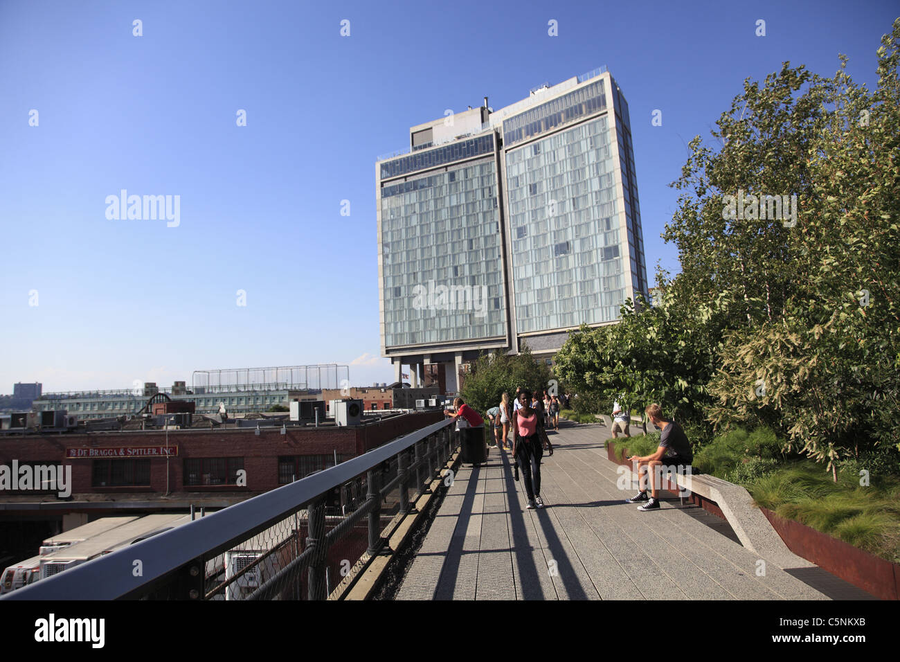Hotel standard, Highline, elevati parco pubblico sulla ex ferrovia, Manhattan, New York City, Stati Uniti d'America Foto Stock
