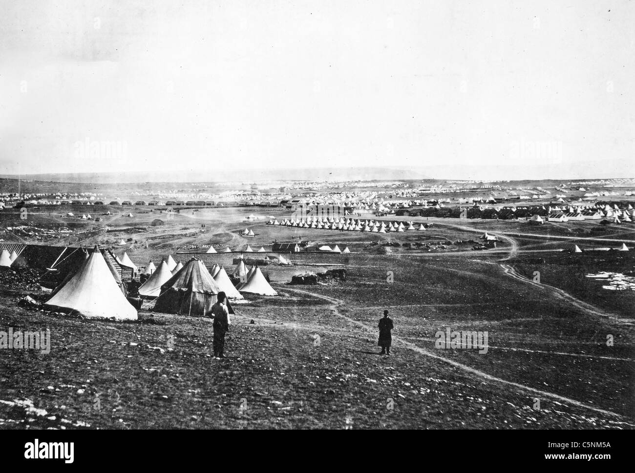 Guerra di Crimea (1853-1856) British tende al di fuori di Sevastopol in 1855. Foto Roger Fenton Foto Stock