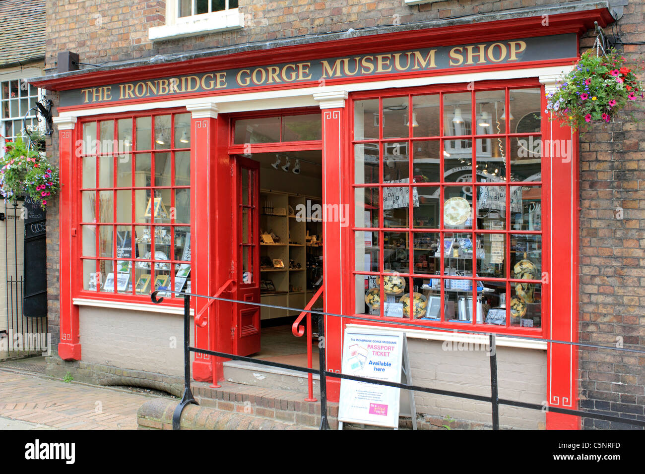 Ironbridge Gorge Museum Shop, Sito del Patrimonio Mondiale, Coalbrookdale, Telford Shropshire, Inghilterra, Regno Unito Foto Stock