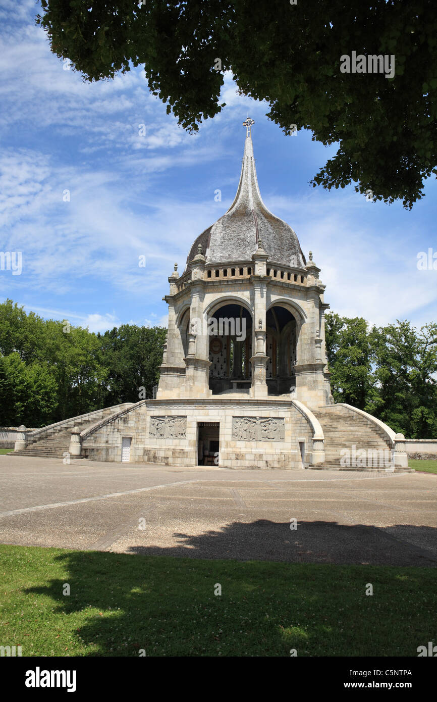 Il primo monumento ai caduti in guerra a Sainte-Anne d'Auray, un luogo di pellegrinaggio religioso all'interno di Brittany, Francia Foto Stock