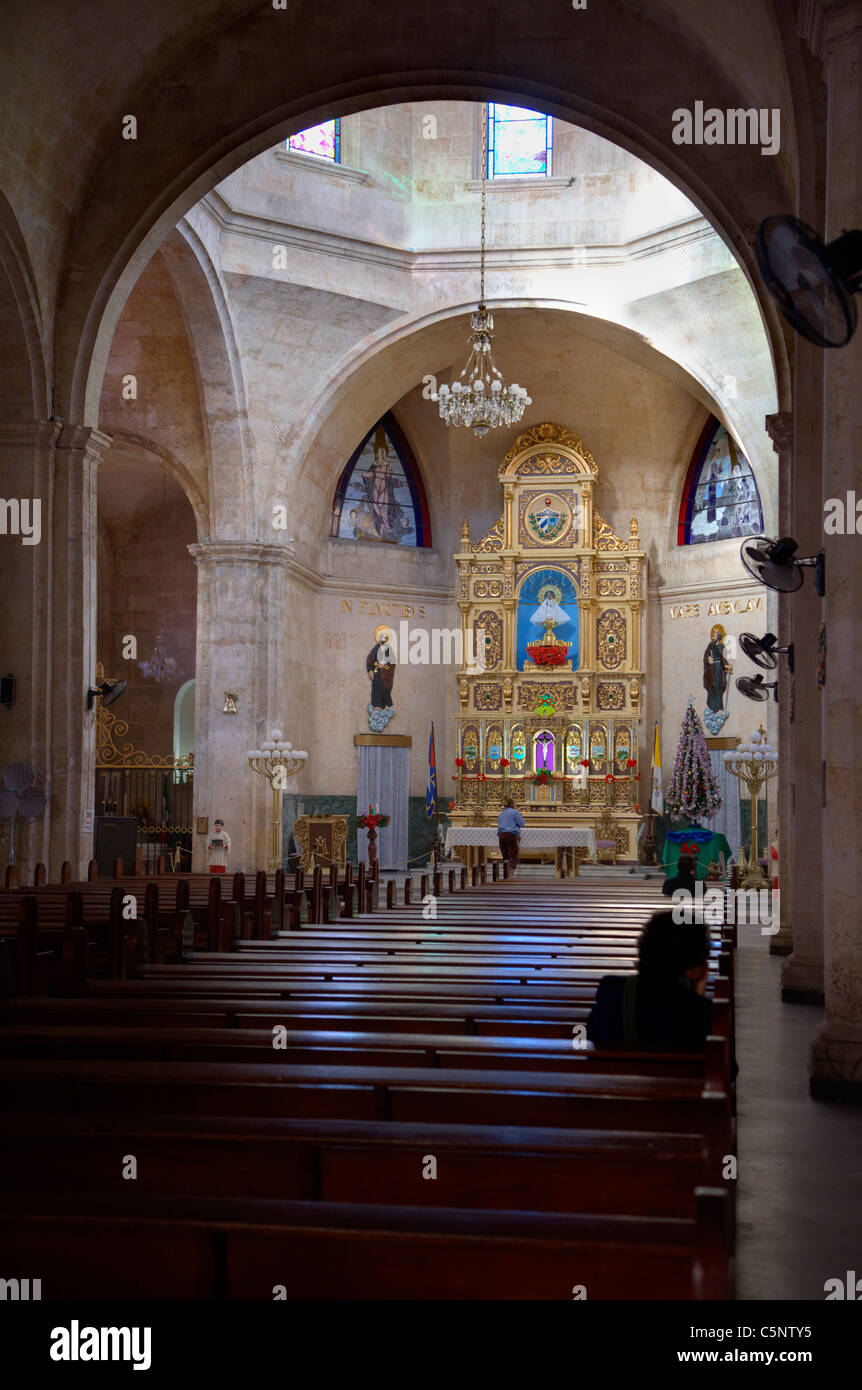Cuba, La Habana. Altare, Iglesia de la Caridad del Cobre, dedicata a Cuba il santo patrono di Nostra Signora della Carità. Foto Stock