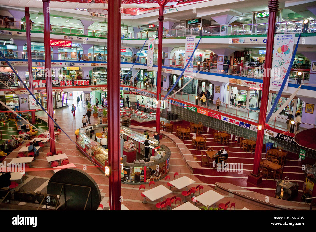 Cuba, La Habana. Plaza Carlos III Shopping Mall. Foto Stock